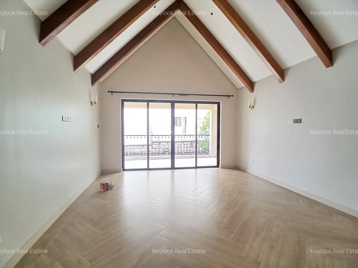 6 Bed Townhouse with En Suite at Lavington - 15
