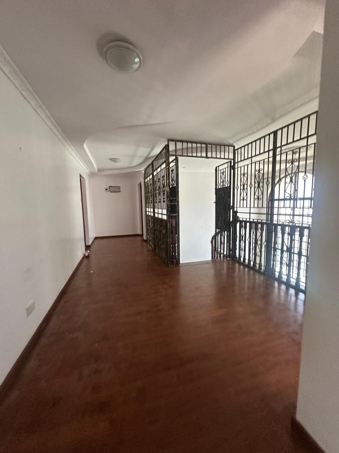 5 Bed Townhouse with En Suite in Runda - 12
