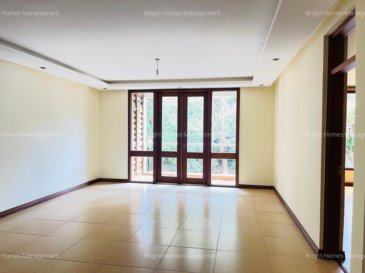 4 Bed Apartment with En Suite in Riverside - 13