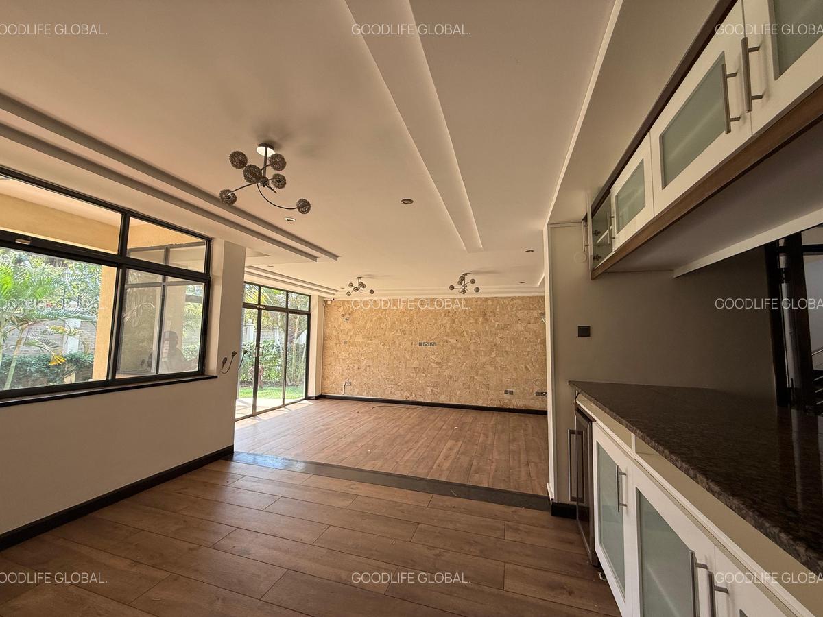 5 Bed Villa with En Suite at Lavington - 9