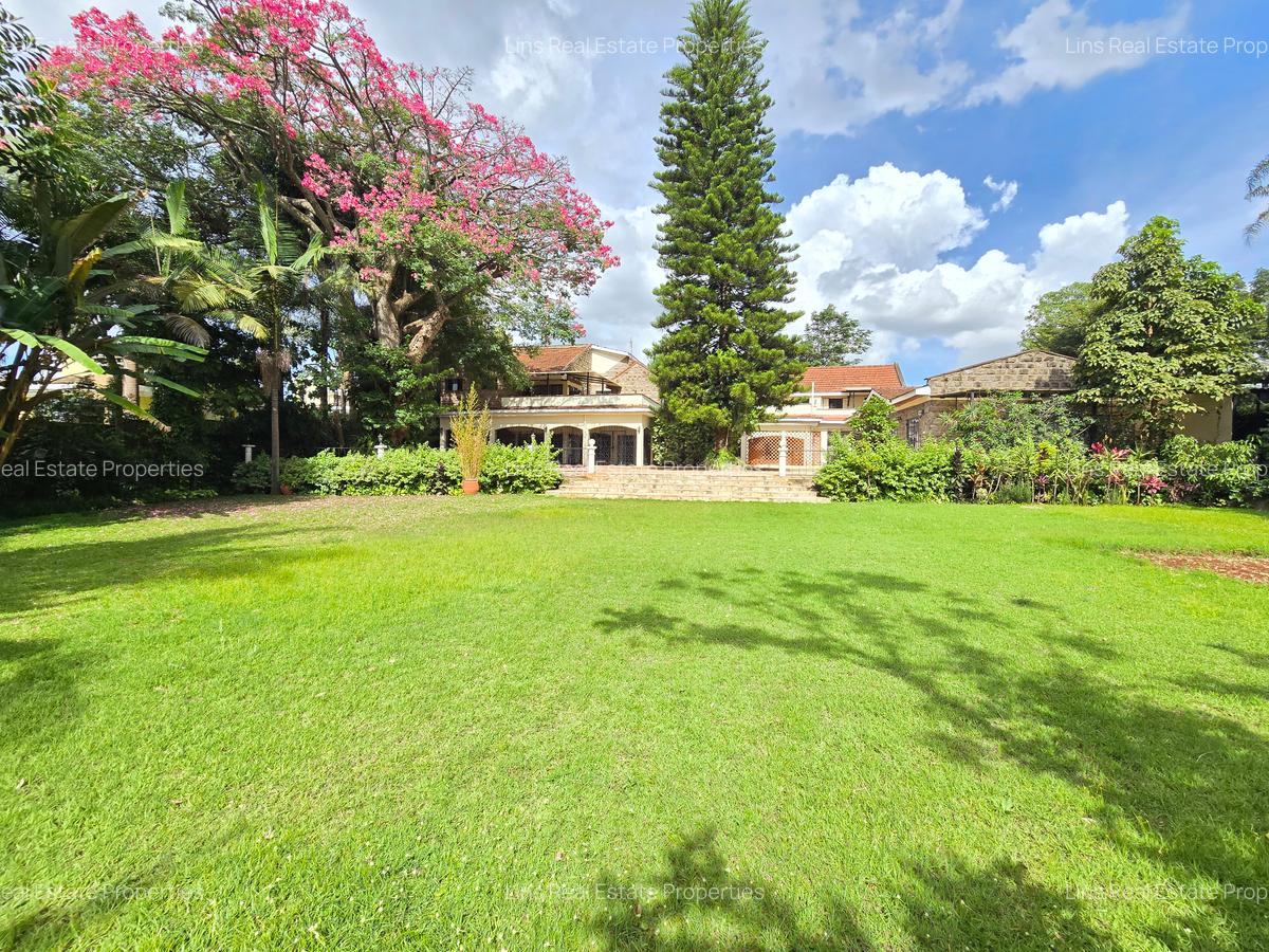 6 Bed House with En Suite in Lavington - 5