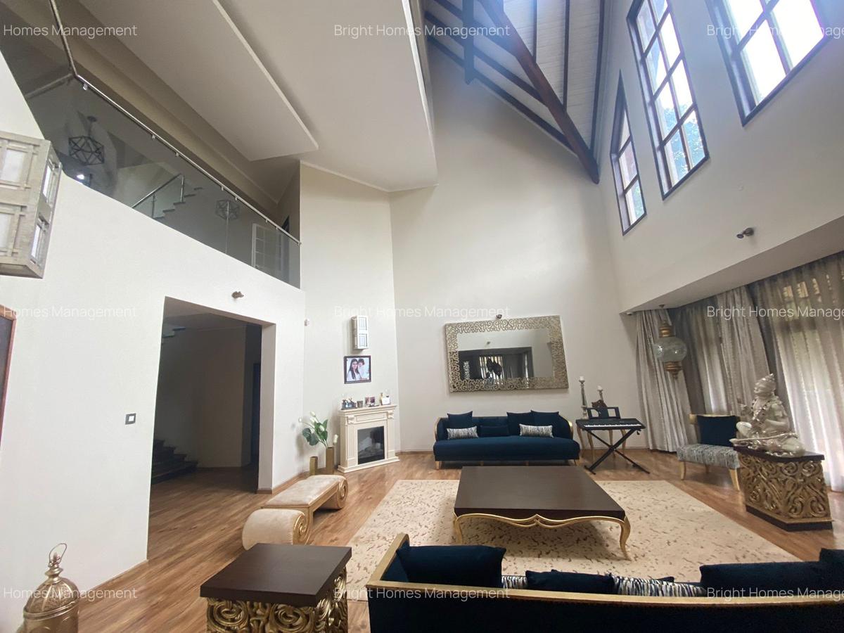 5 Bed Villa with En Suite in Spring Valley - 16