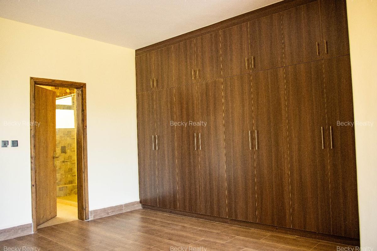 4 Bed House with En Suite at Riabai Road - 3