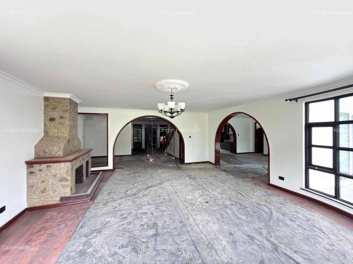 5 Bed House with En Suite at Windsor - 17