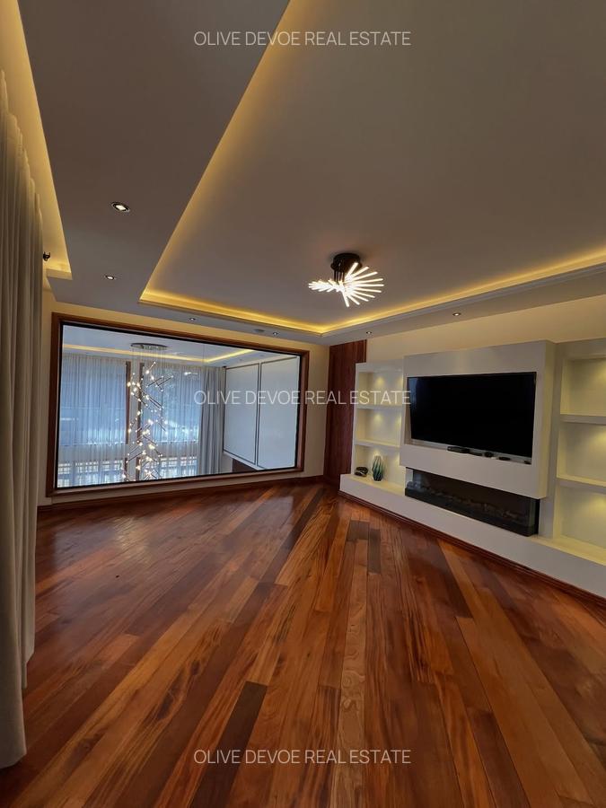 5 Bed House with En Suite in Runda - 12