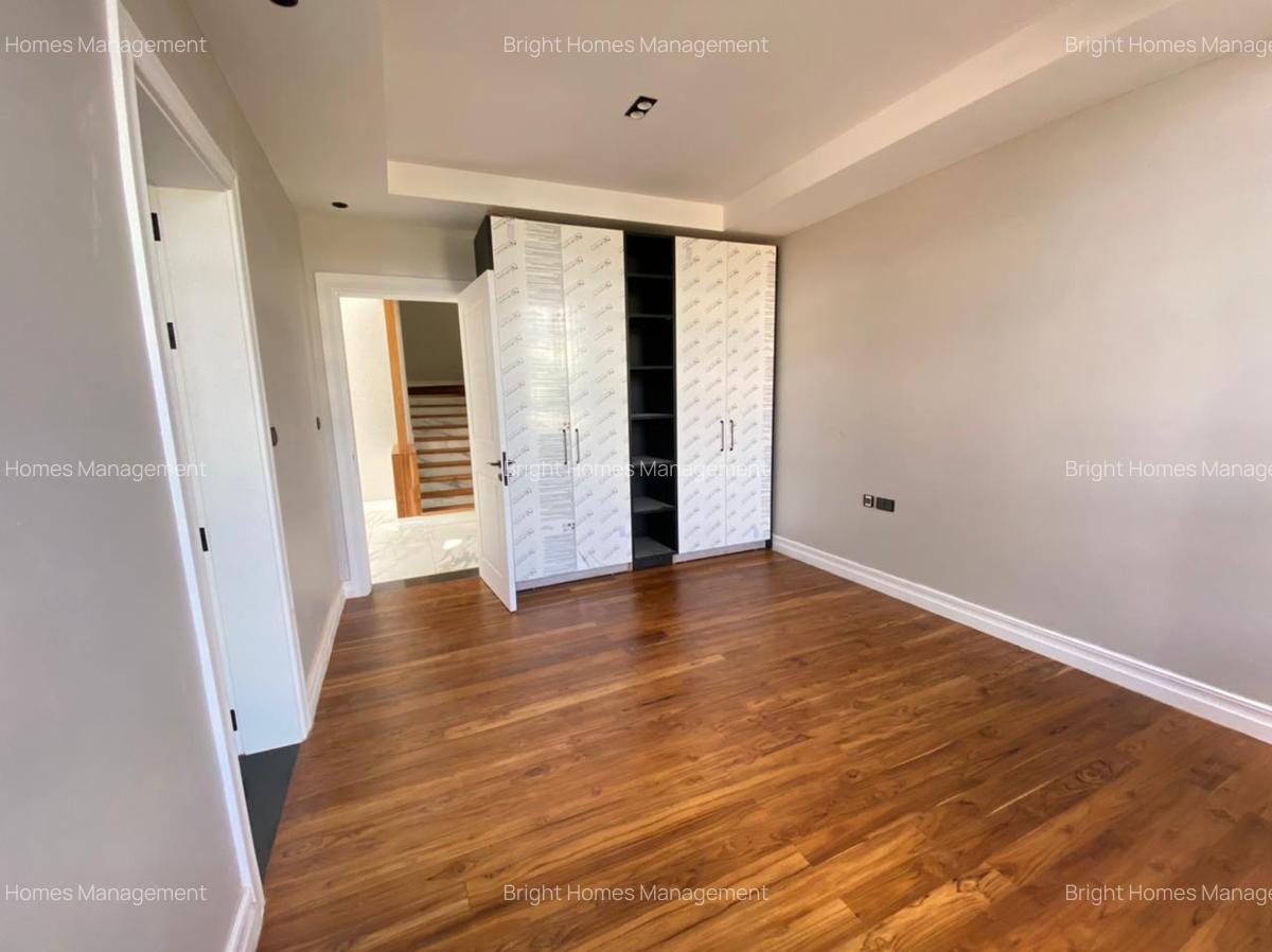 5 Bed Villa with En Suite in Loresho - 10