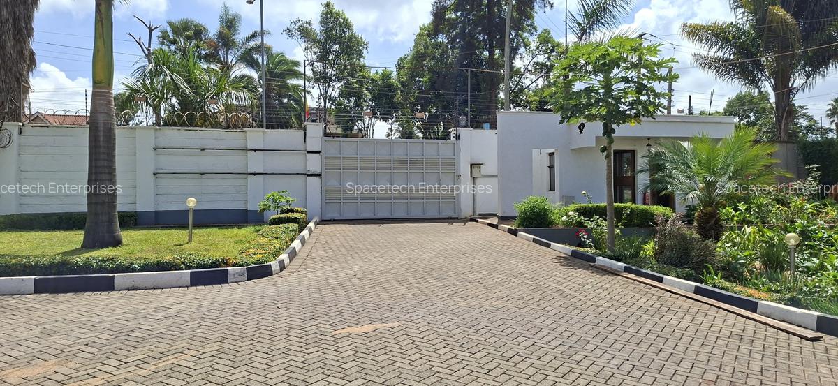 4 Bed House with En Suite in Runda - 4