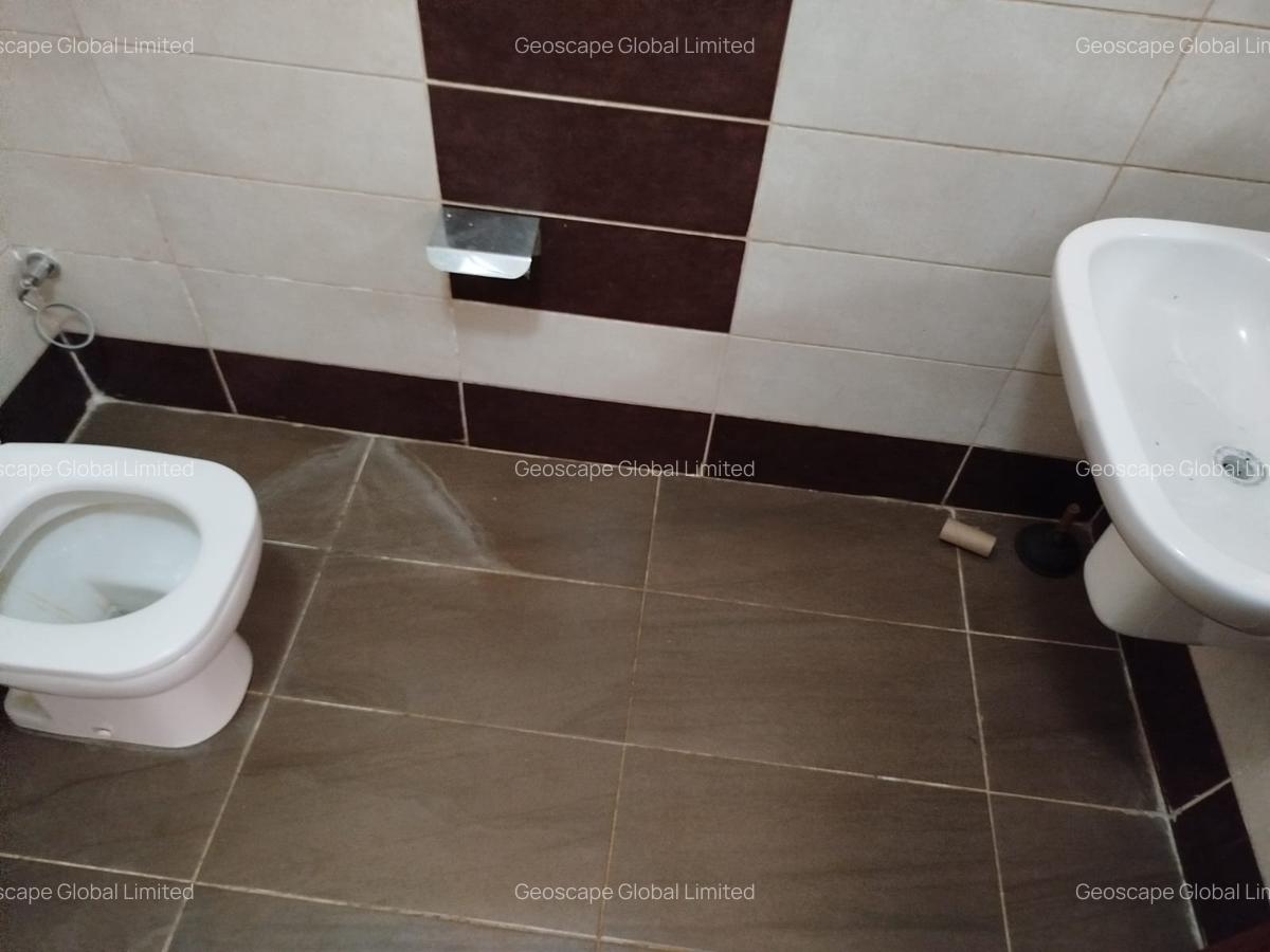 6 Bed House with En Suite in Runda - 4