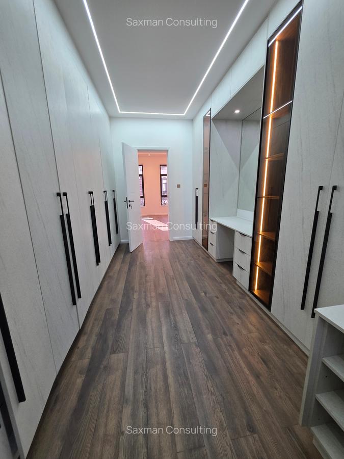 5 Bed Villa with En Suite in Lavington - 4