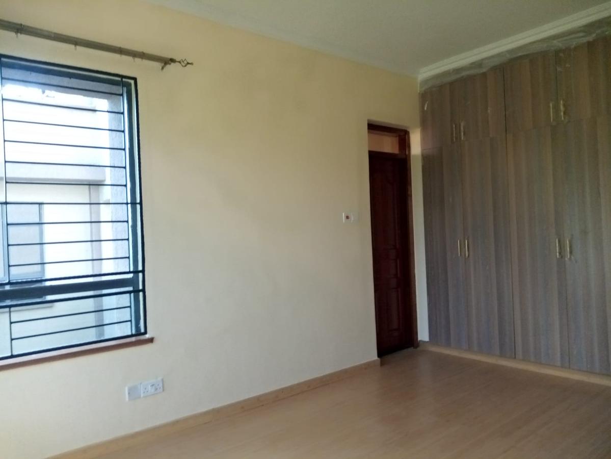 5 Bed House with En Suite in Lavington - 10