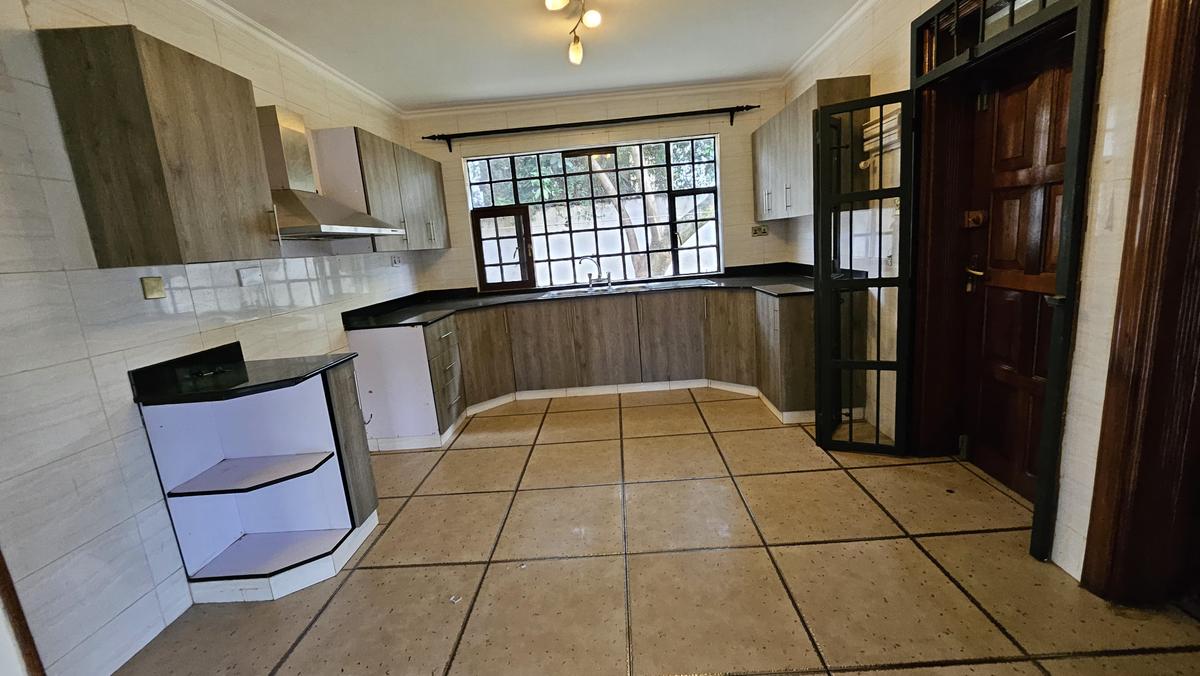 4 Bed Townhouse with En Suite in Kiambu Road - 8