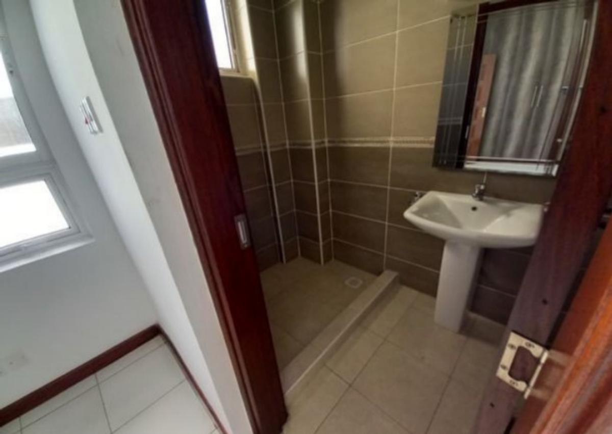 Serviced 2 Bed Apartment with En Suite in Westlands Area - 7