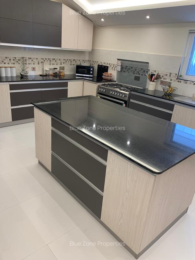 3 Bed Townhouse with En Suite at Close To Un - 6