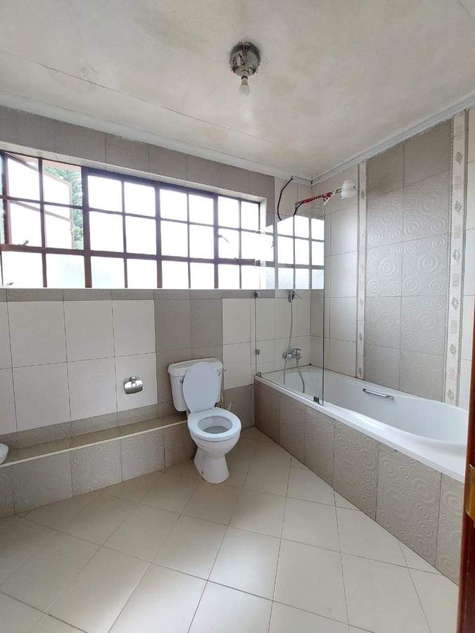 5 Bed Townhouse with En Suite at Lavington - 18