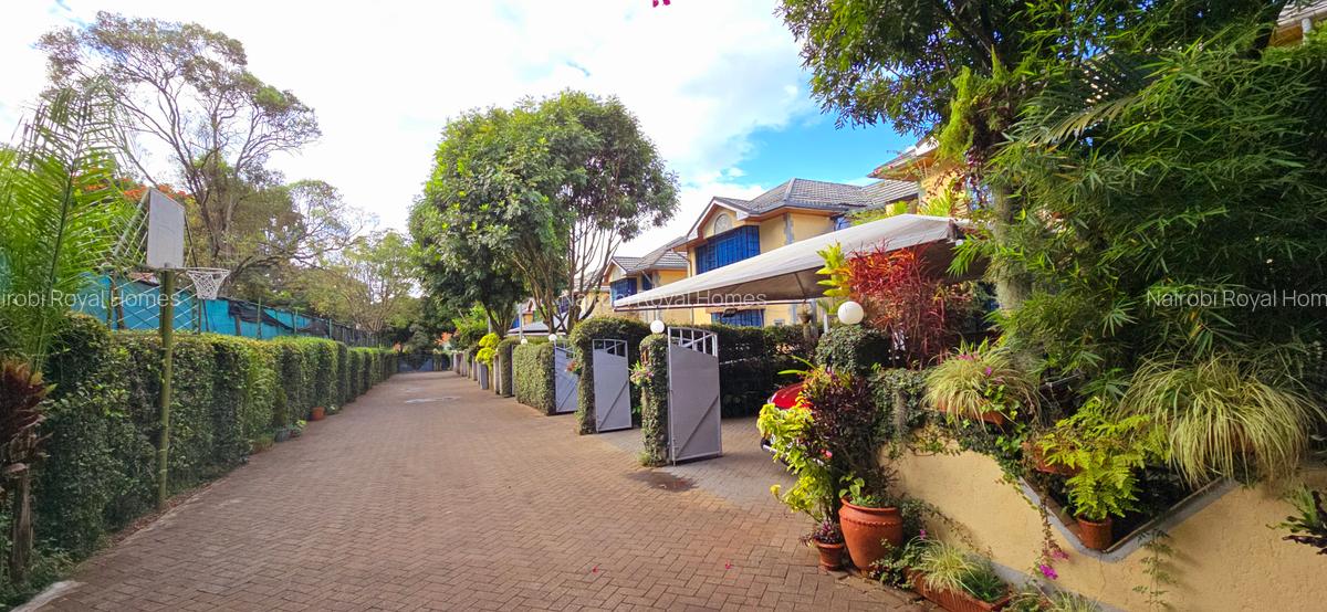 5 Bed Townhouse with En Suite at Lavington Green - 4