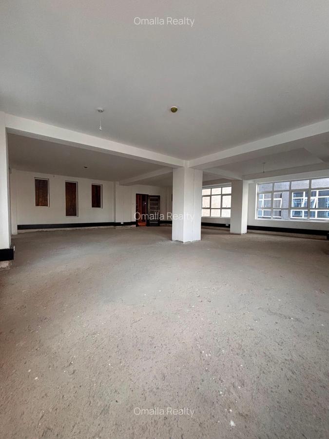 1,266 ft² Commercial Property with Service Charge Included in Westlands Area - 4