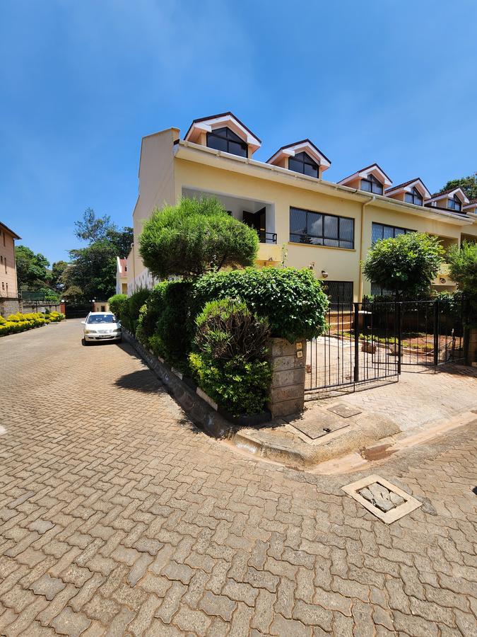 5 Bed Townhouse with En Suite in Lavington - 1