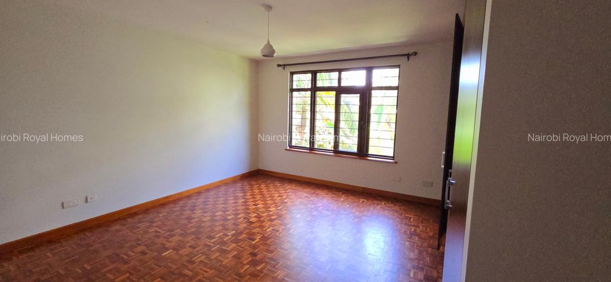 6 Bed Townhouse with En Suite at Lavington Green - 15