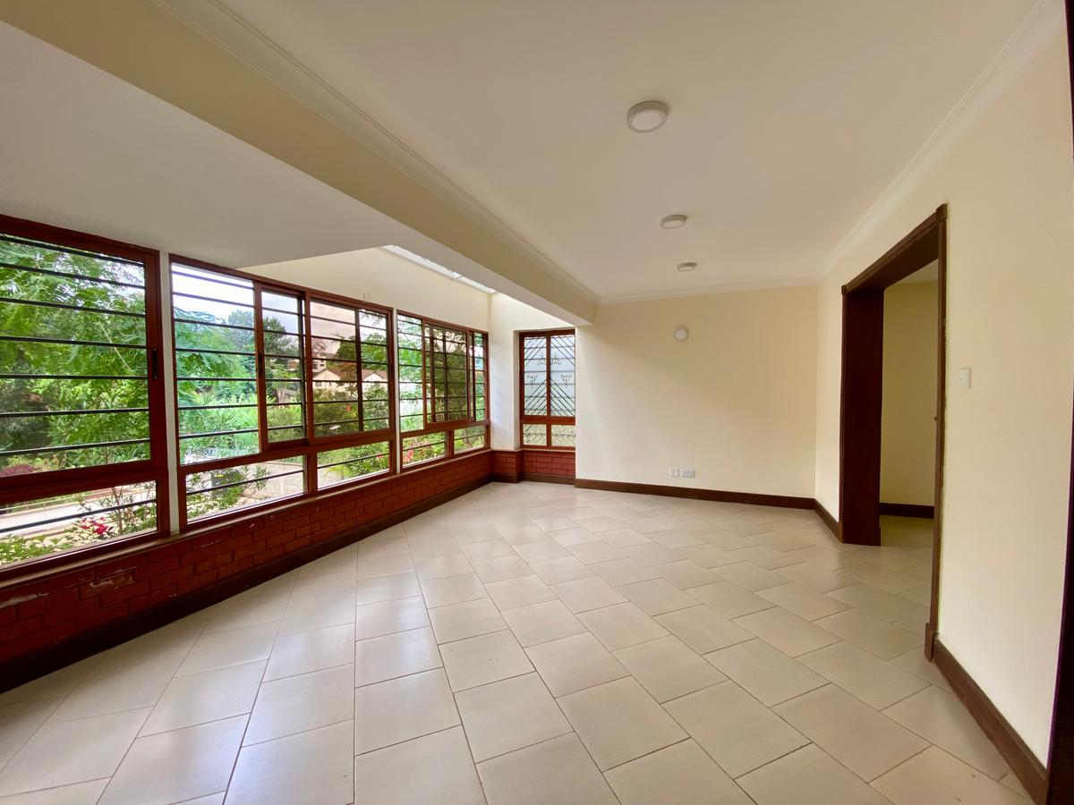 5 Bed Townhouse with En Suite in Spring Valley - 15