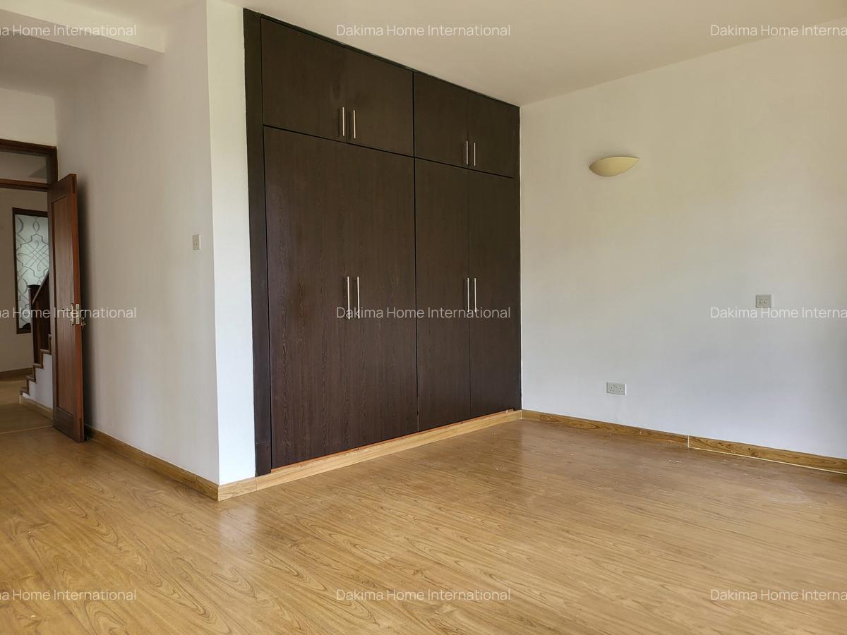 4 Bed House with En Suite in Runda - 6