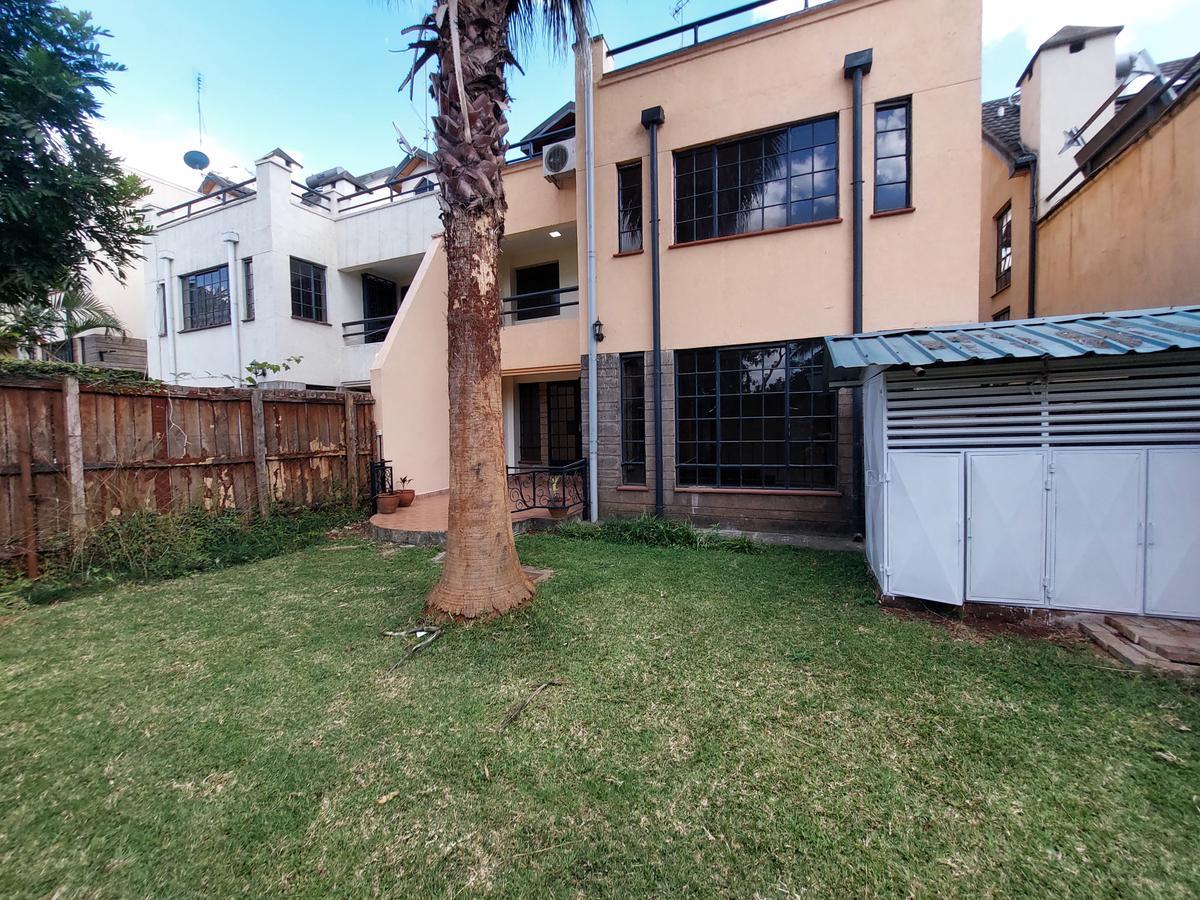 5 Bed House with En Suite in Lavington - 11