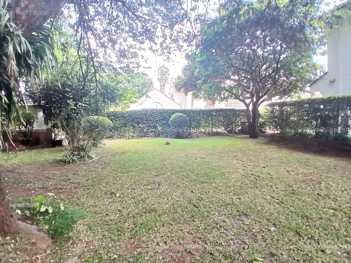 4 Bed Townhouse with En Suite at Lavington - 19