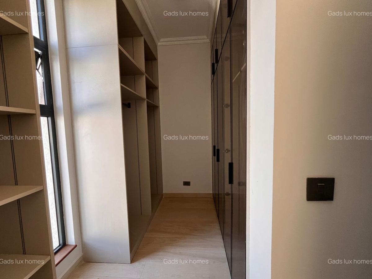 5 Bed Villa with En Suite at Lavington - 6