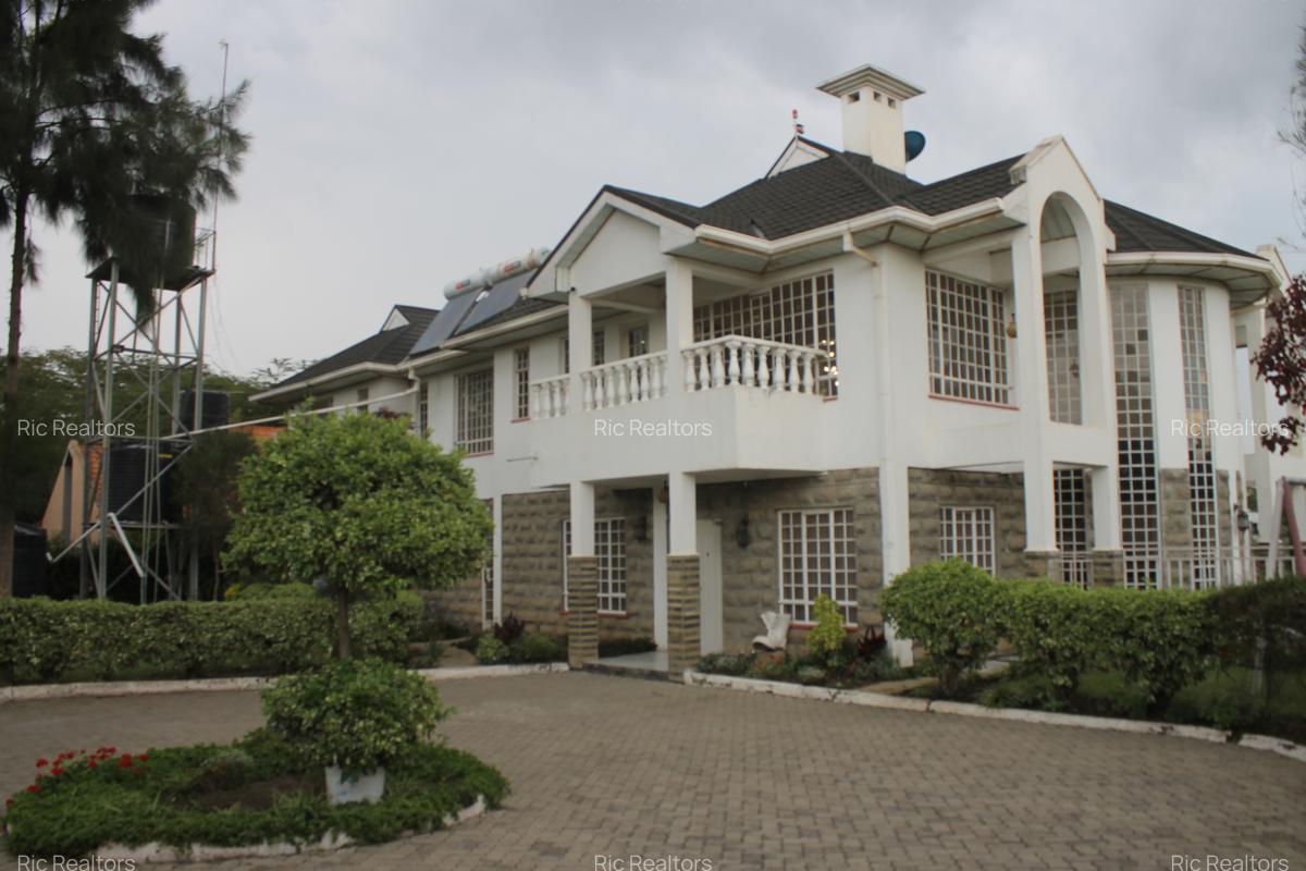 4 Bed Townhouse with En Suite at Lake Road - 1