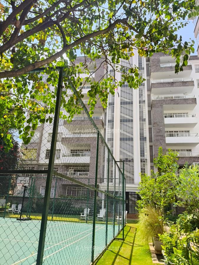 3 Bed Apartment with En Suite at Henred Road - 9