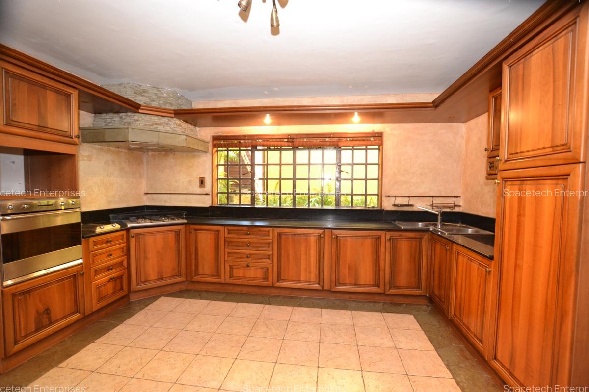 5 Bed House with En Suite in Runda - 15
