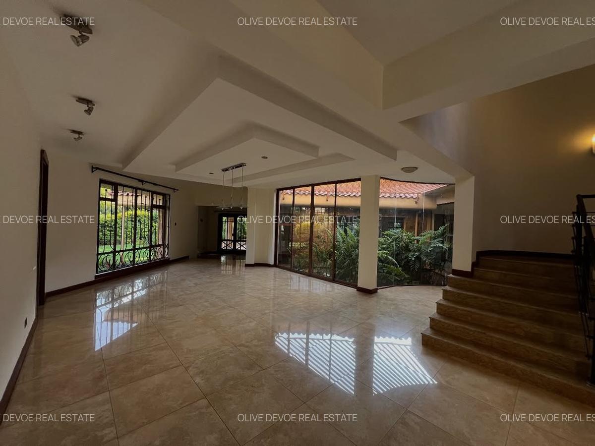 5 Bed House with En Suite in Runda - 18