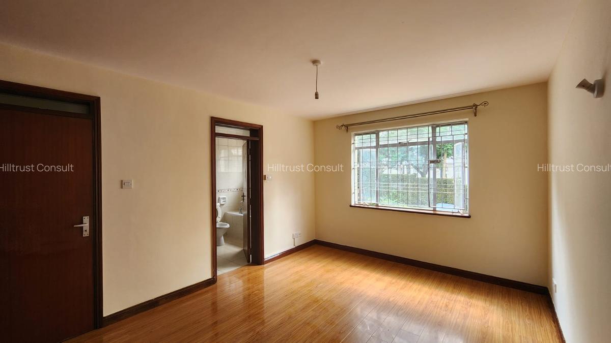 4 Bed Apartment with En Suite in Riverside - 10