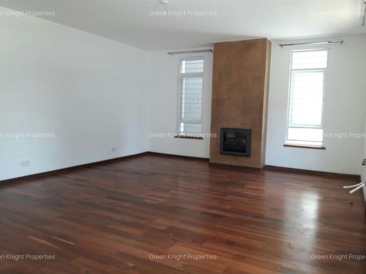 5 Bed House with En Suite in Lavington - 13