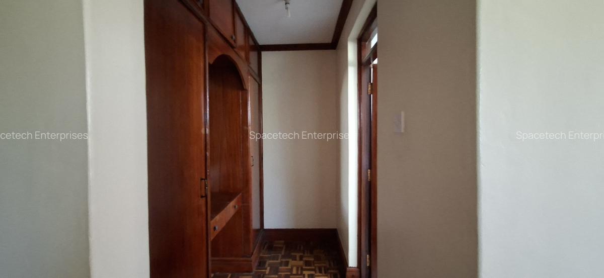 5 Bed House with En Suite in Runda - 14