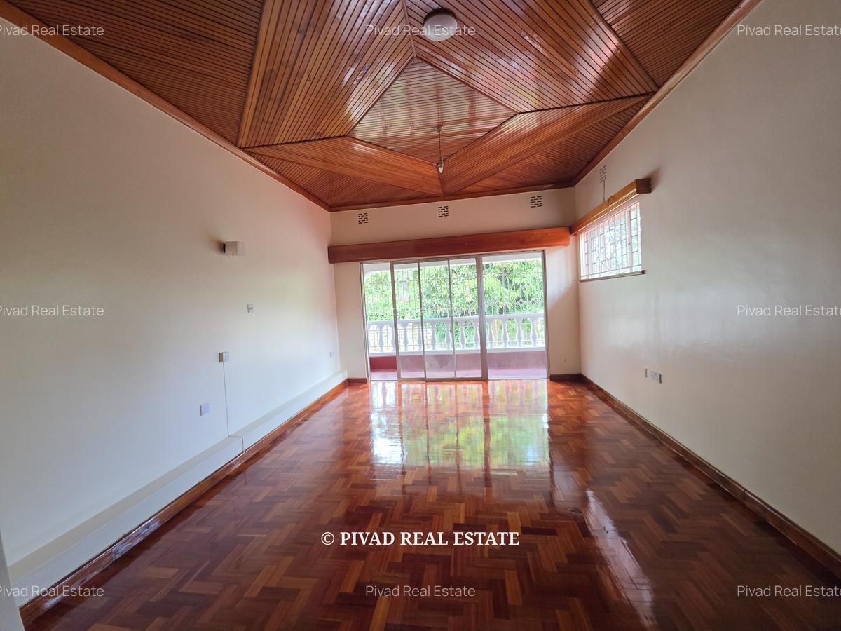 4 Bed House with Garden in Rosslyn - 20