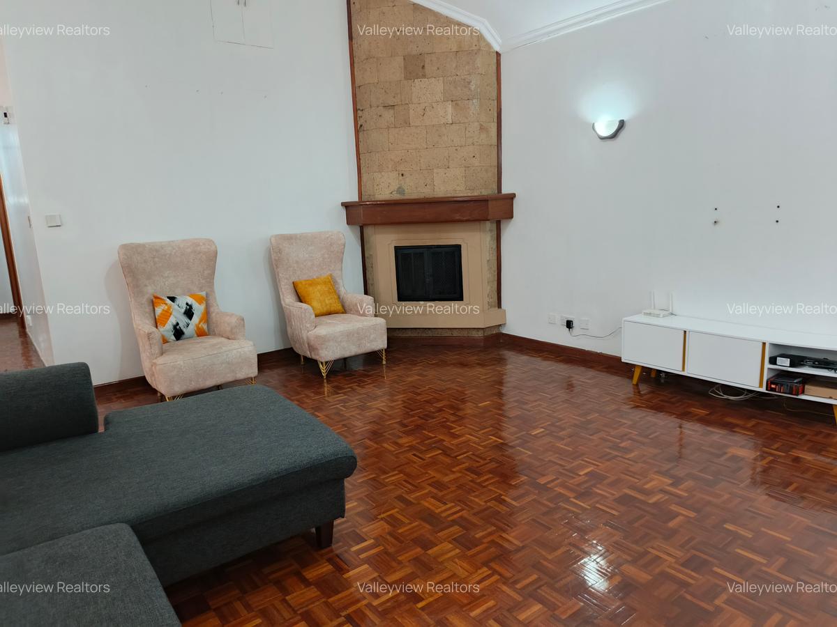 3 Bed Villa with En Suite at Lavington - 6