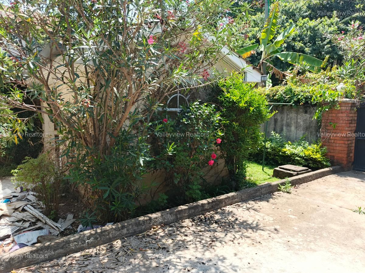 4 Bed Townhouse with En Suite at Lavington - 1