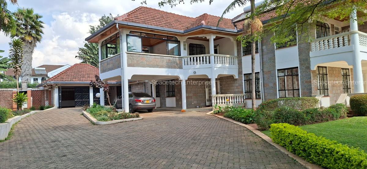 6 Bed House with En Suite in Runda - 1