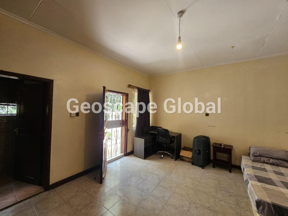 5 Bed House with En Suite in Spring Valley - 5