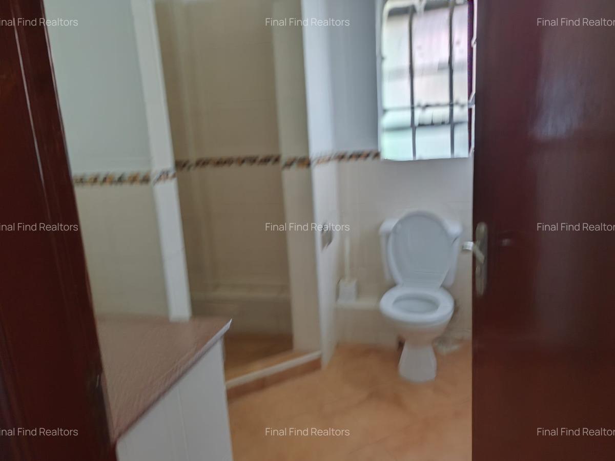 5 Bed Townhouse with Swimming Pool in Rosslyn - 20