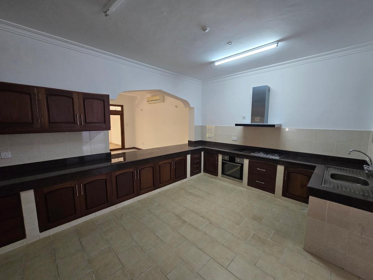 4 Bed Townhouse with En Suite in Nyali Area - 5