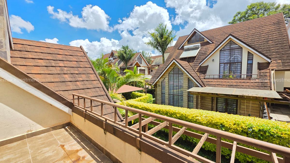 4 Bed Townhouse with En Suite at Lavington Green - 15