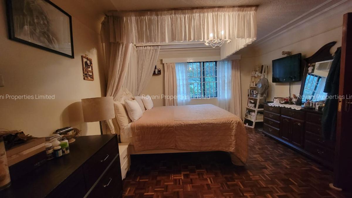 5 Bed House with En Suite in Lavington - 10