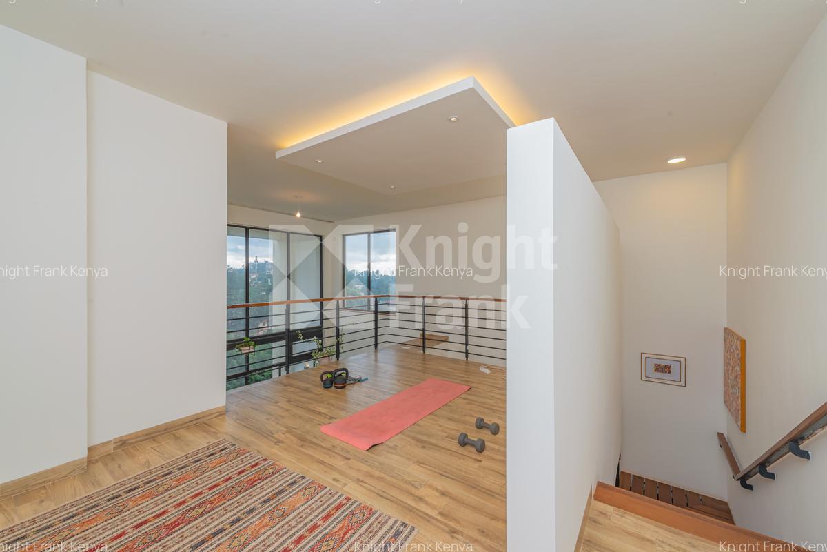 4 Bed Apartment with En Suite at Riverside Gardens - 10