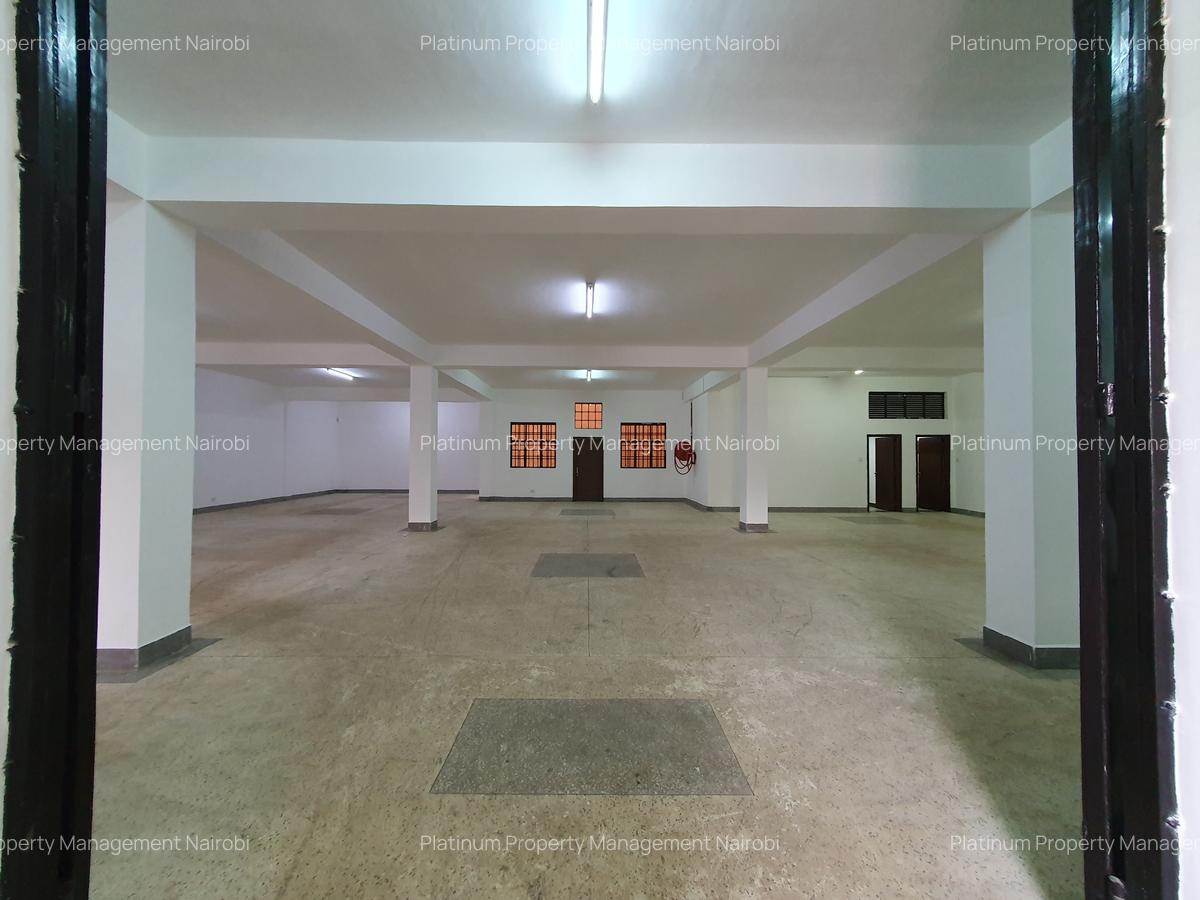 4,250 ft² Warehouse with Service Charge Included at Road A - 18