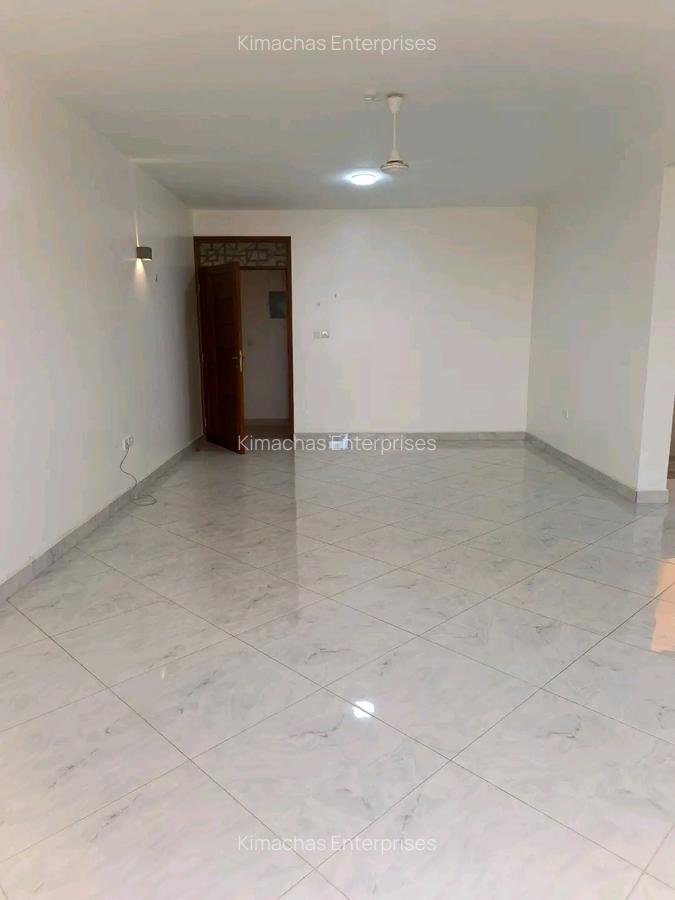 3 Bed Apartment with En Suite at Off Links Road - 6