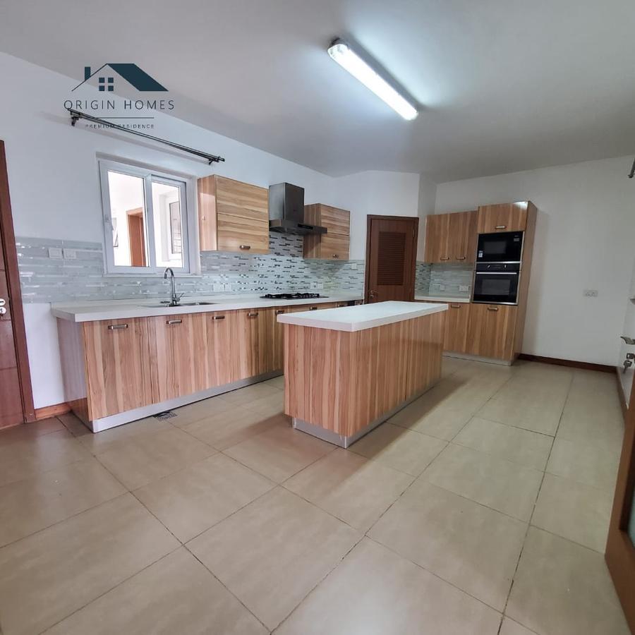 3 Bed Apartment with En Suite at Lavington - 5