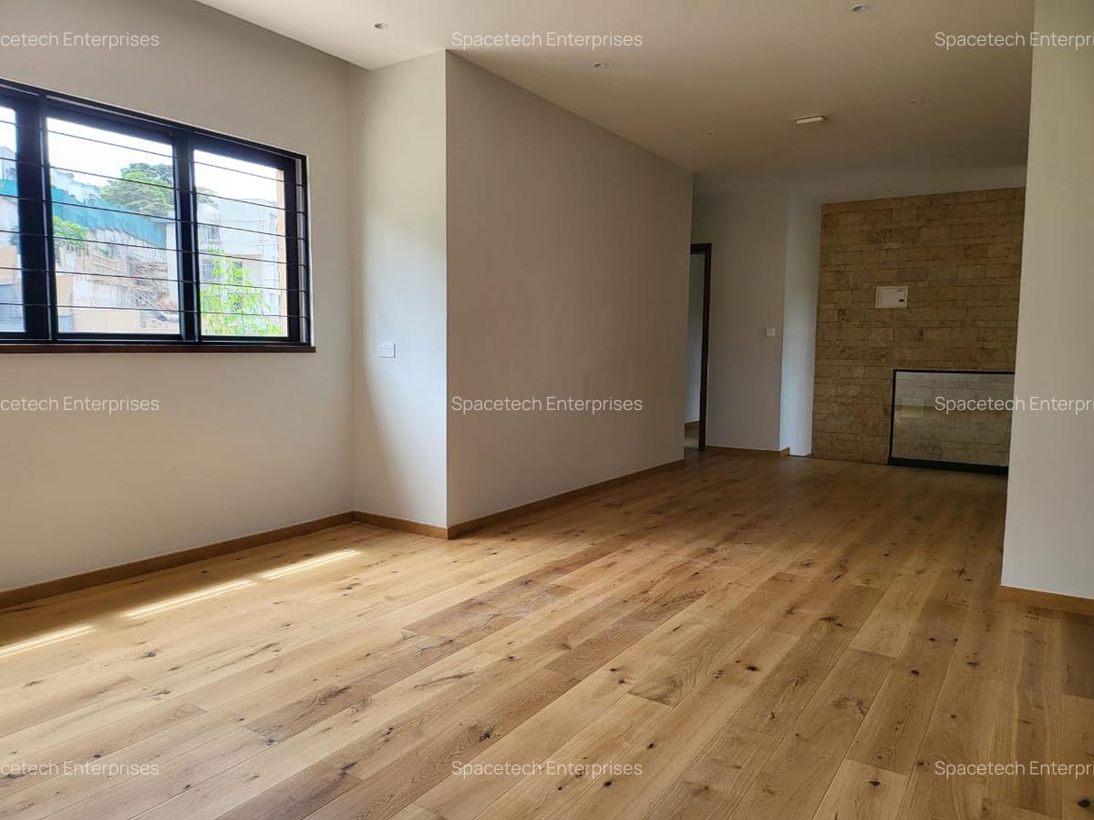 5 Bed Townhouse with En Suite in Lavington - 8