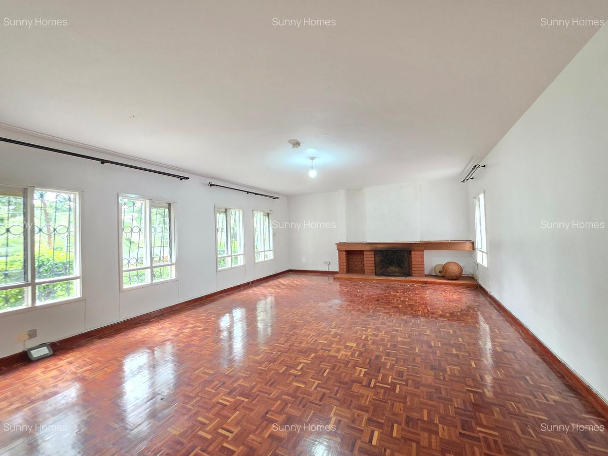 4 Bed House with En Suite at Hill View Estate - 11