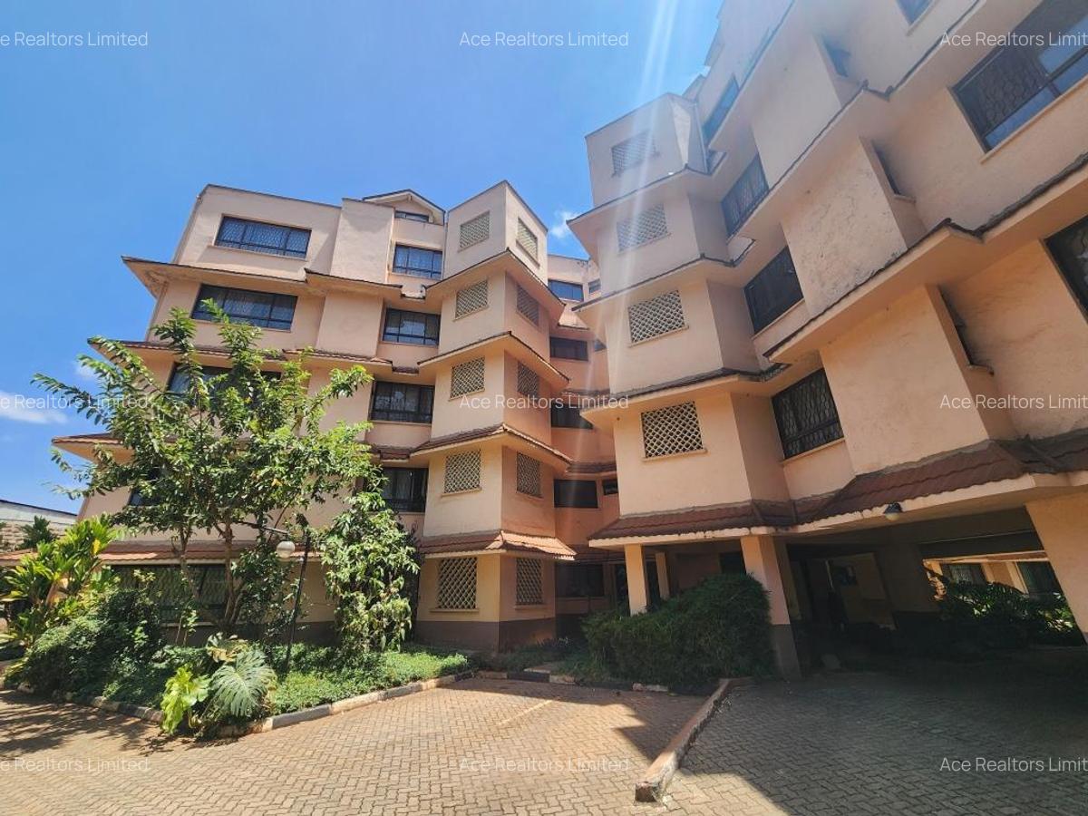 3 Bed Apartment with En Suite at Lantana Road - 5